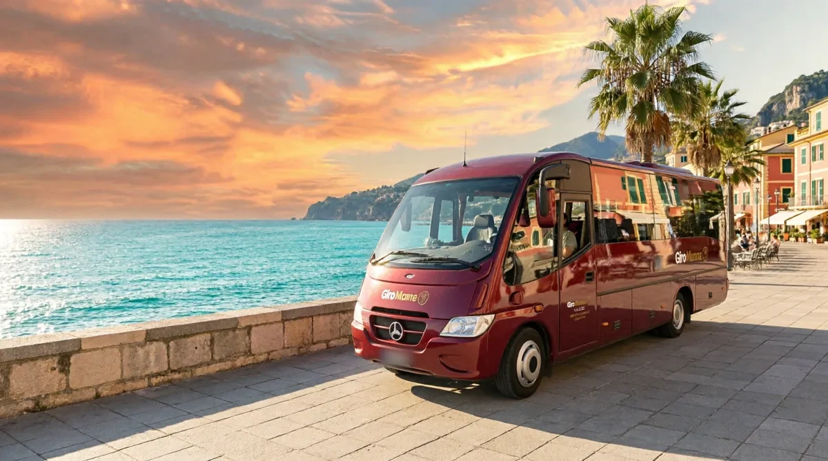 Minibus GiroMunna sul lungomare toscano al tramonto
